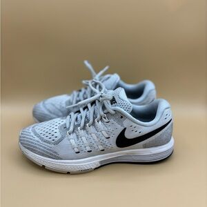 Nike air zoom Vomero women’s running shoes size 9